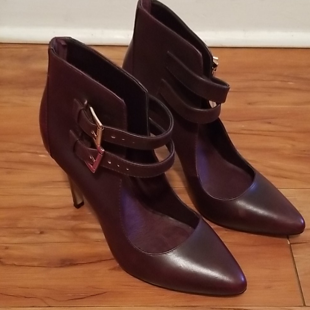Shoes - Picture 2 of 4